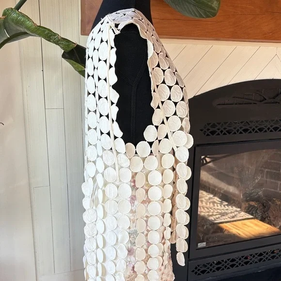 Cream Textured Circular Pattern Top - Picture 5 of 9